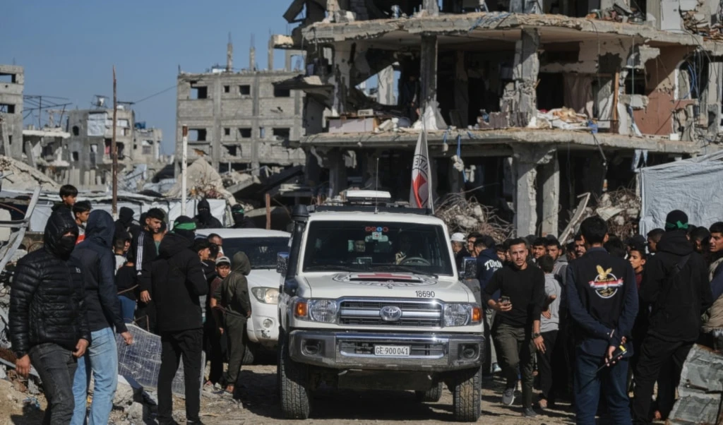 Members of the International Committee of the Red Cross (ICRC) arrive at the site where Hamas militants are searching for the remains of captives in Jabalia, northern Gaza Strip, Monday, December 1, 2025 (AP)