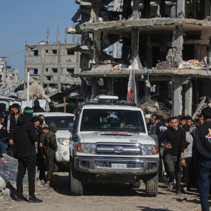 Members of the International Committee of the Red Cross (ICRC) arrive at the site where Hamas militants are searching for the remains of captives in Jabalia, northern Gaza Strip, Monday, December 1, 2025 (AP)