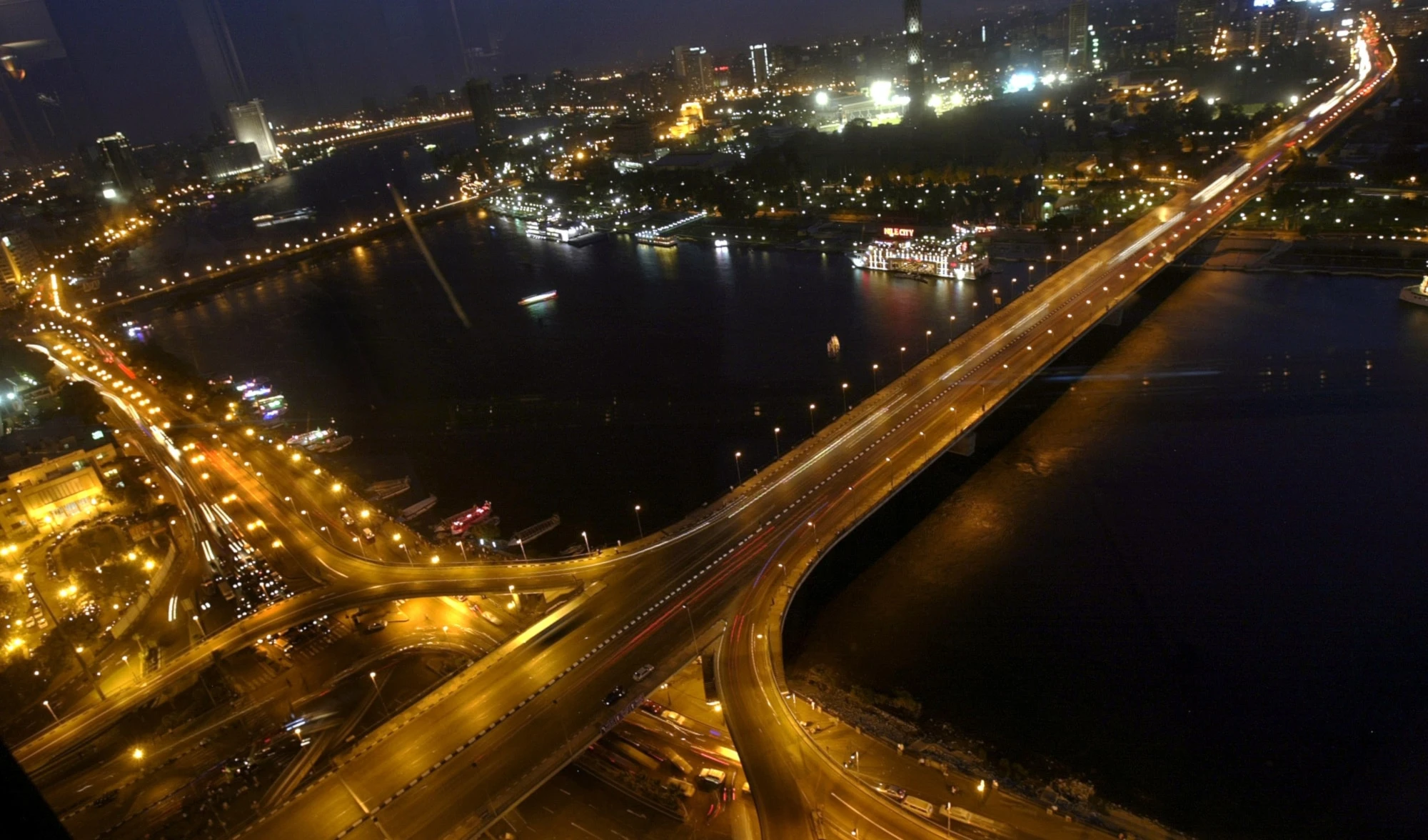 An aerial view of the Nile River passing through Cairo, as seen from the 30th floor of a building, on June 5, 2006. (AP).