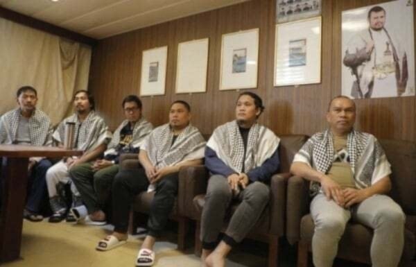 The crew of the Eternity C ship as they were being released by Ansar Allah, Sanaa, Yemen, December 3, 2025 (social media)