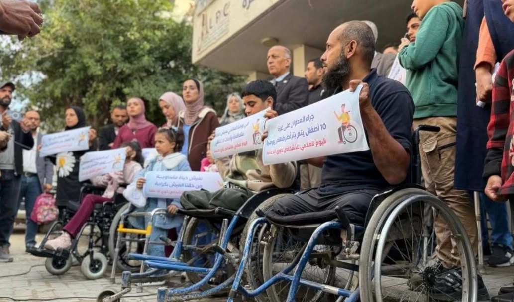 Palestinian amputees hold banners in front of the Prosthetic Center in Gaza, Occupied Palestine, December 3, 2025 (social media)