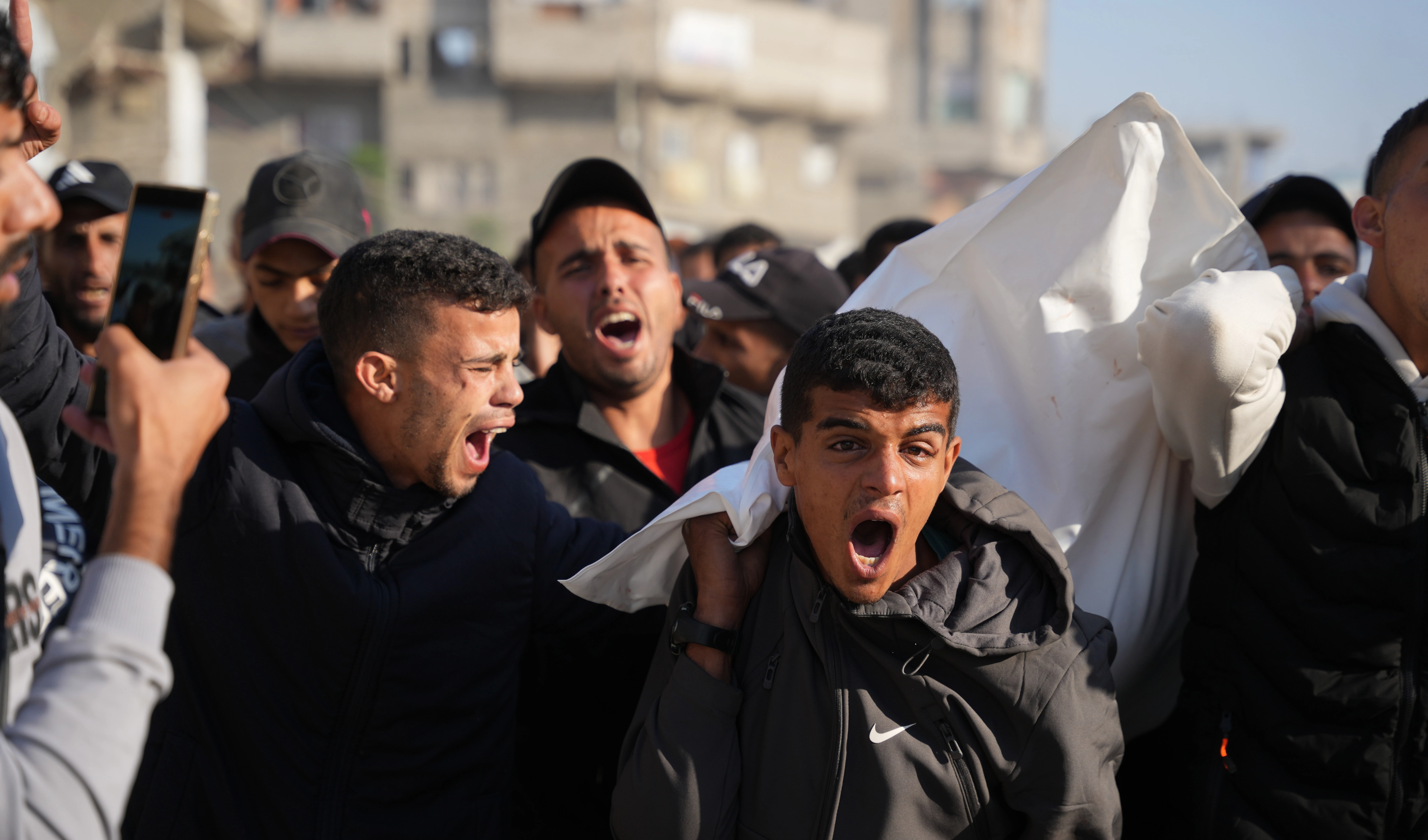 8 Palestinians martyred, 16 injured in latest Israeli attacks on Gaza