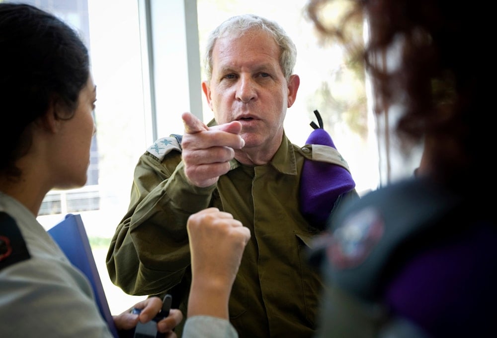 Retired Israeli Gen. Giora Eiland speaks to army officers before holding a press briefing at Israel's Defense Ministry in Tel Aviv, Israel, on July 12, 2010 (AP)