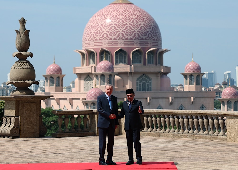 President Erdogan, who is in Malaysia for official talks, was welcomed with an official ceremony by Prime Minister Anwar Ibrahim of Malaysia.(@trpresidency / X)