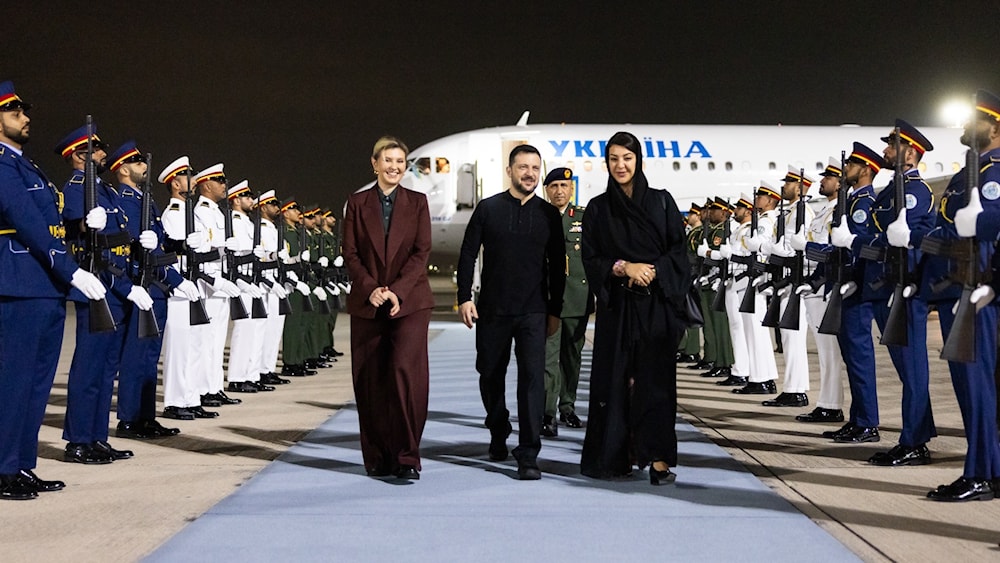 Ukrainian President Volodymyr Zelensky walks off a place with the first lady upon landing in the United Arab Emirates. (@ZelenskyyUa)