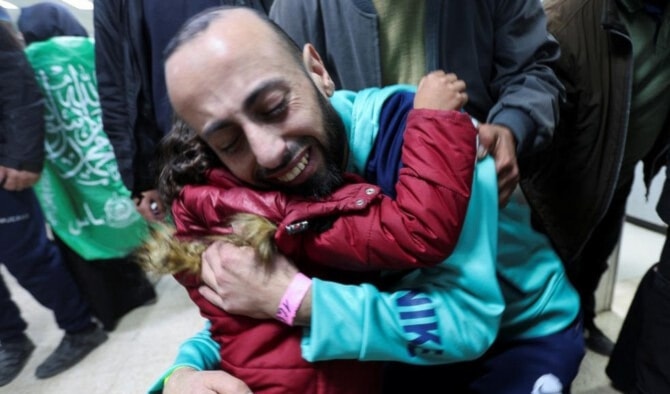 Liberated prisoner Tarek Rabie Safi embraces his daughter after attaining his freedom from Israeli prisons, undated (Social Media)