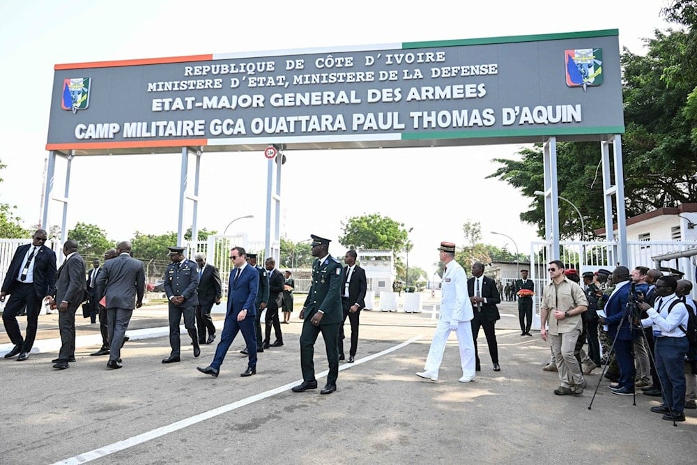 France hands over the Port-Bouët military camp to Ivorian Army. (@le_Parisien)