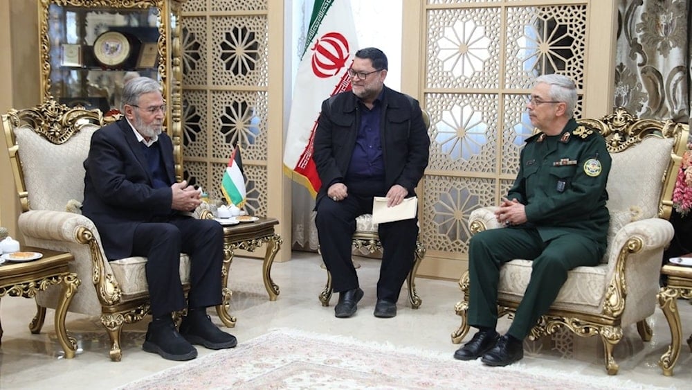 Al-Nakhalah in a meeting with Major General Baqeri