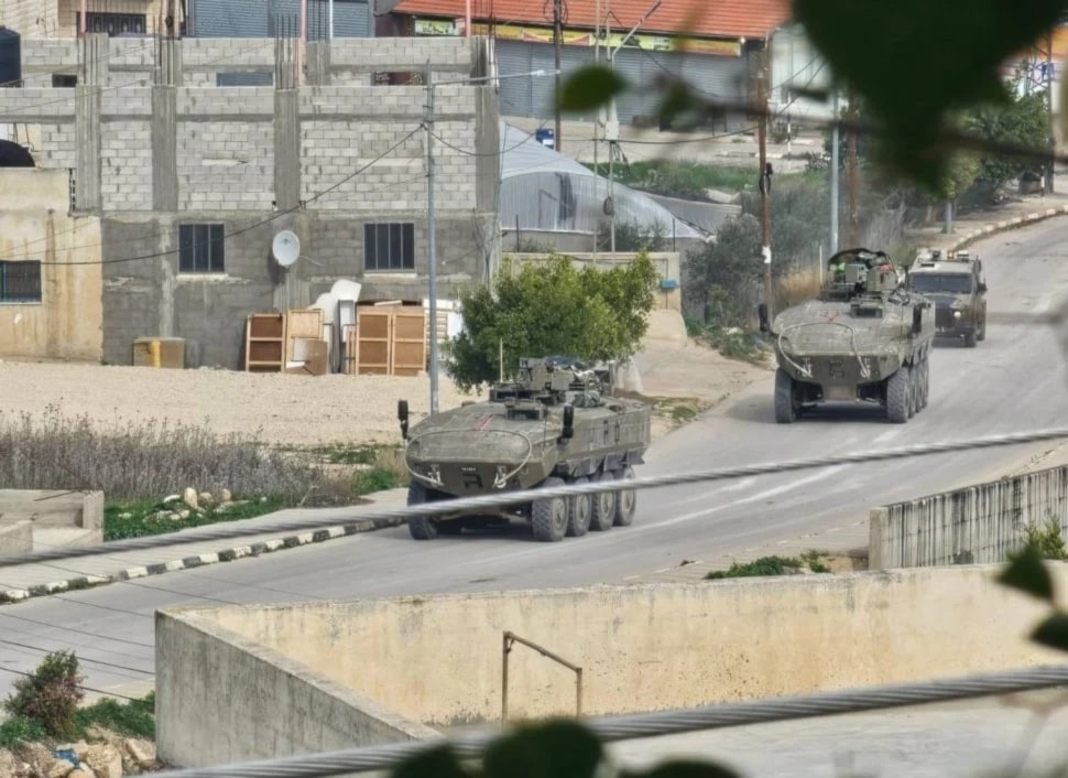 'Israel' expands West Bank aggression, deploys APCs in 23-year first