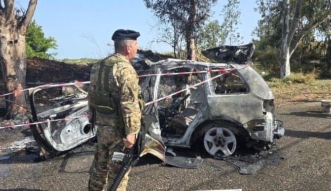 The wreckage of the car hit by an Israeli airstrike on Damour, southern Lebanon, April 22, 2025 (Social media)