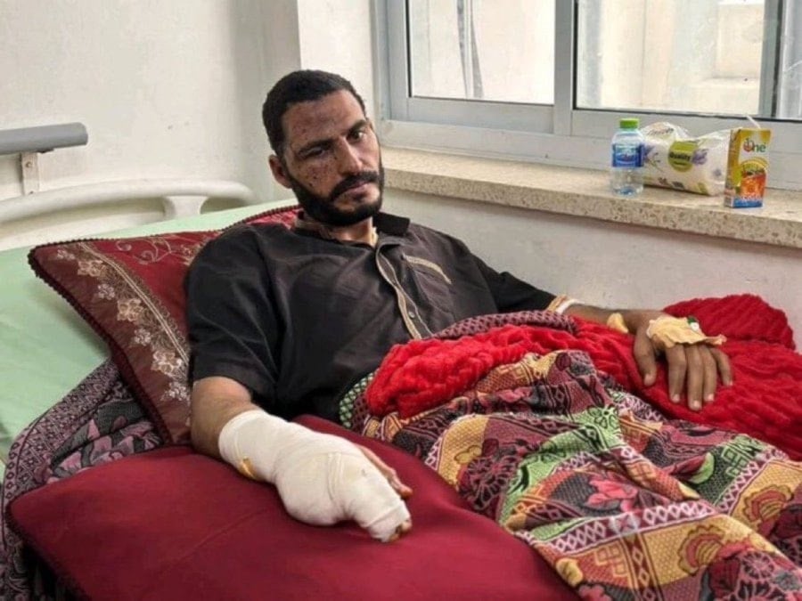 Journalist Hassan Eslayh killed in Israeli strike on Nasser Hospital