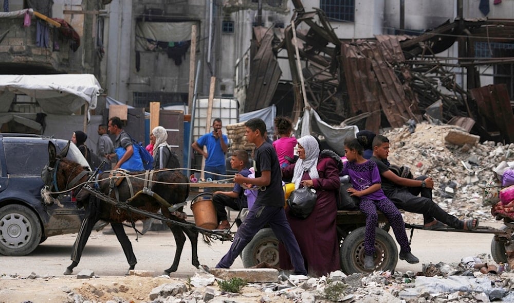 Displaced Palestinians are displaced from Beit Lahia amid ongoing Israeli aggression in the Gaza Strip arrive in Jabalia, northern Gaza, on Sunday, May 18, 2025. (AP)