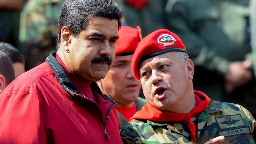 Venezuelan President Nicolás Maduro and Interior Minister Diosdado Cabello commemorate the 24th anniversary of Hugo Chávez's 1992 coup attempt at Miraflores Palace, Caracas, February 4, 2016. (AFP)