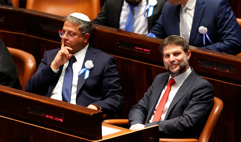 Israeli right-wing Knesset member Itamar Ben Gvir, left, and Bezalel Smotrich  at the Knesset in occupied al-Quds, Nov. 15, 2022 (AP)