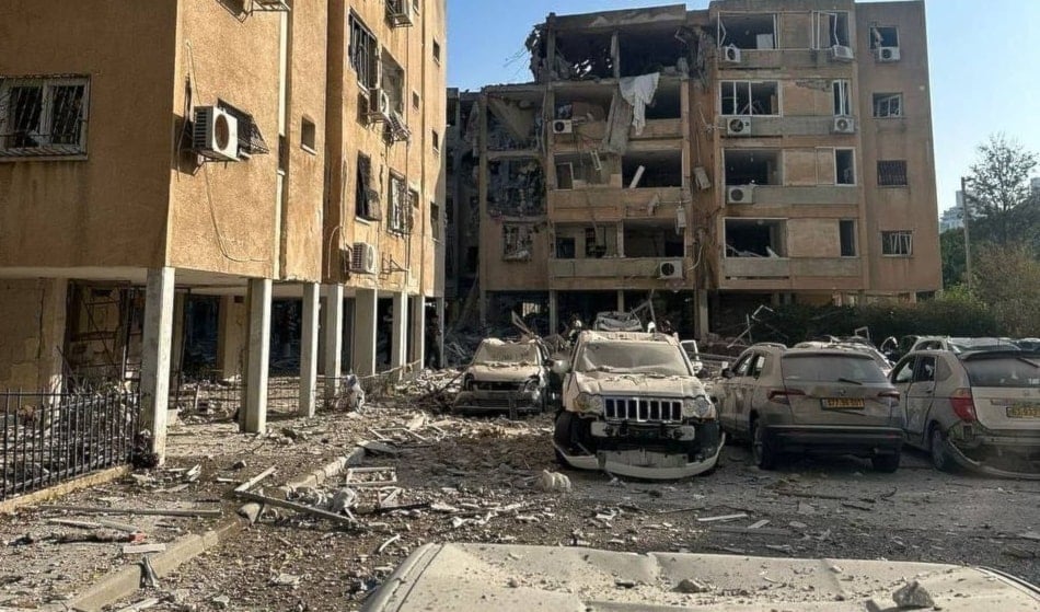 Iran launches missile barrage to Tel Aviv, casualties reported