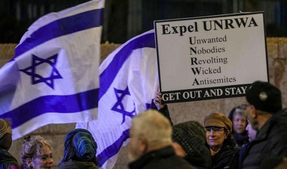 Israeli settlers protest against UNRWA in occupied al-Quds, February 5, 2024 (AP)