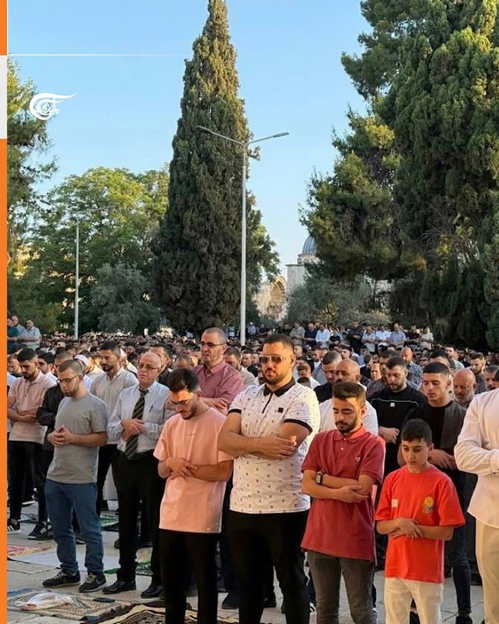 Thousands of worshipers perform Salat al-Eid in Al-Aqsa mosque 