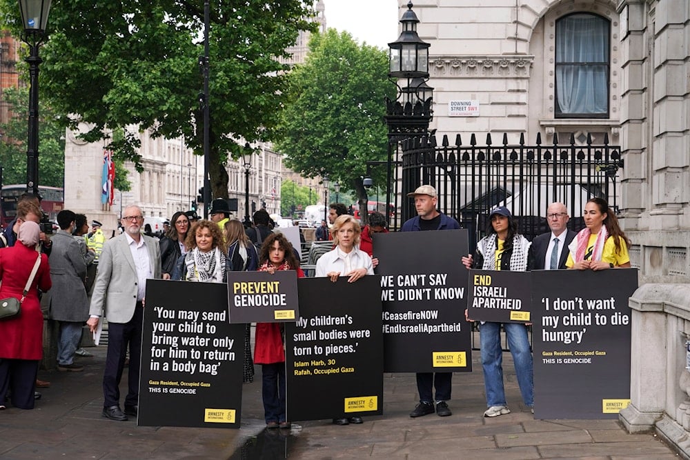 Corbyn signals left-wing challenge to Labour in UK vote