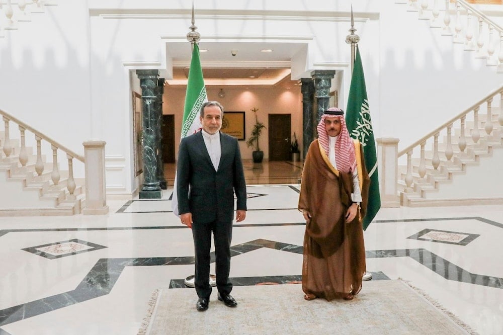 Araghchi, bin Farhan discuss regional developments, bilateral ties