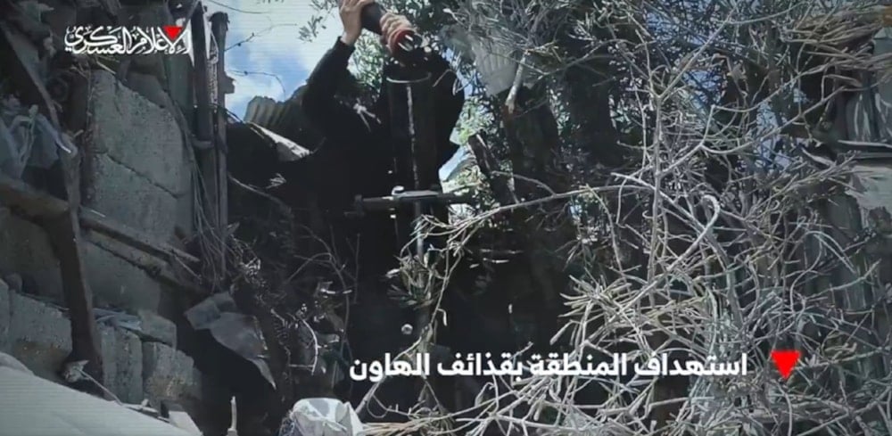 An Al-Qassam fighter launches mortar rounds towards IOF sites in Jabalia, north of the Gaza Strip, Occupied Palestine, August 18, 2025 (Al-Qassam Military Media)