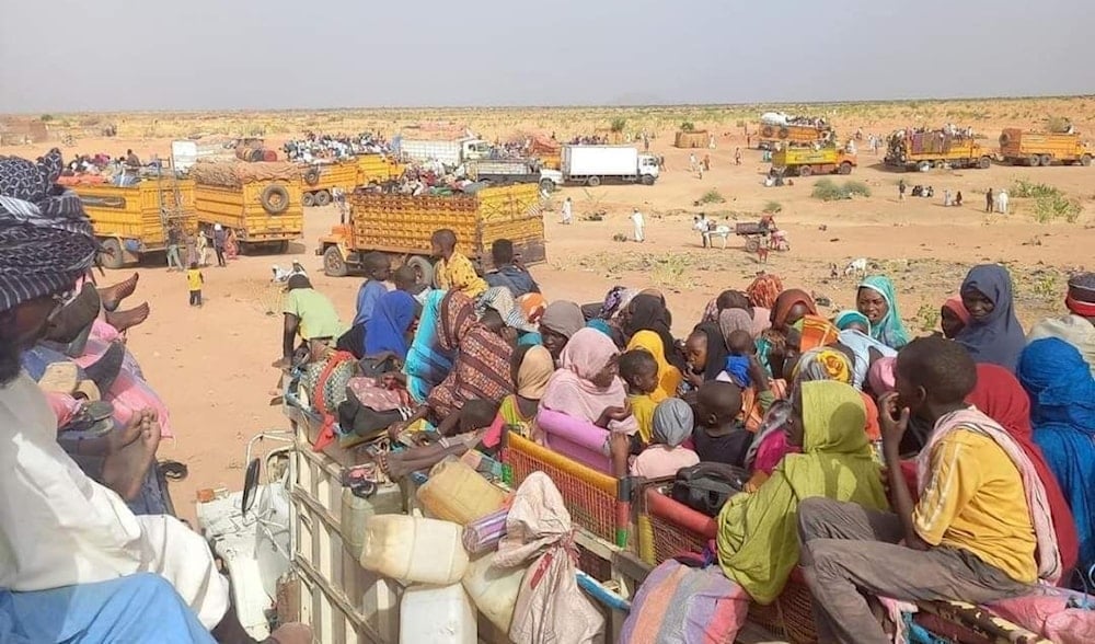 Displace Sudanese refugees flee the Abou Shouk refugee camp after renewed RSF shelling and attacks on the camp, May 27, 2024 (social media)