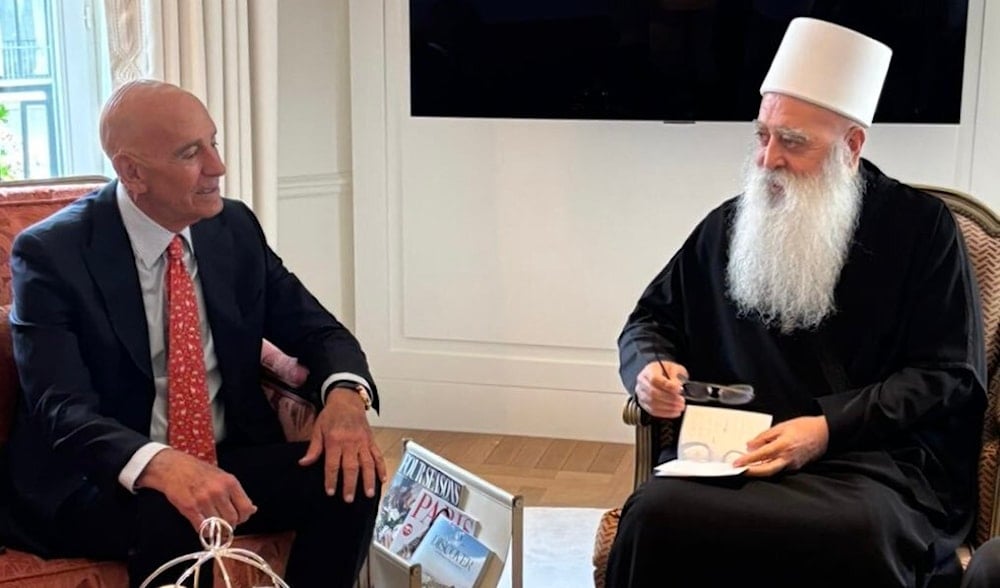 US Envoy to Syria Tom Barrack in a meeting with the Druze Spiritual leader Sheikh Muwaffaq Tarif, August 19, 2025 (X/ @USAMBTurkiye)