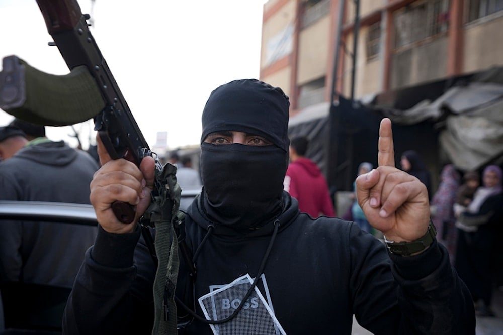 A member of the al-Qassam Brigades, the armed wing of Hamas, takes part in a parade as he celebrates a ceasefire agreement between Hamas and the Israeli regime in Deir al-Balah, Gaza Strip, Sunday, January 19, 2025 (AP)