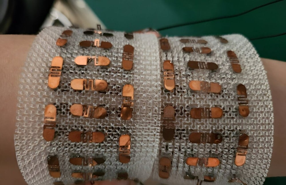 [Photo for illustration purposes] Stretchable/flexible thermoelectric generators using metamaterials. Credit: National Research Council of Science and Technology