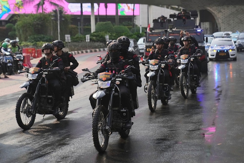 Officers of Indonesian National Police's paramilitary unit Mobile Brigade, patrol a street at the main business district in Jakarta, Indonesia, Sunday, August 31, 2025 (AP)