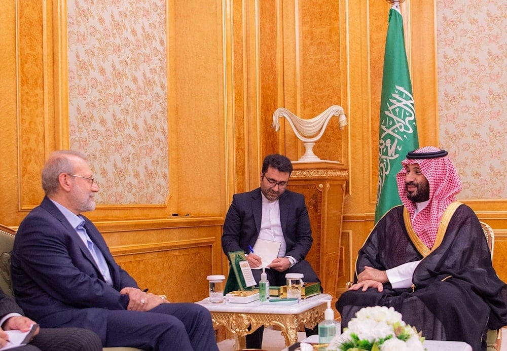 SNSC Secretary Ali Larijani speaks with the Saudi Crown Prince Mohammad bin Salman in al-Yamamah Palace, Riyadh, Saudi Arabia, September 16, 2025 (WAS)