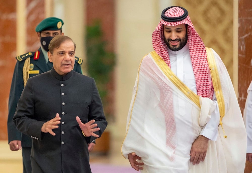 This handout picture provided by the Saudi Royal Palace shows Saudi Arabia's Crown Prince Mohammed Bin Salman (right) welcoming Pakistani Prime Minister Shehbaz Sharif in Jeddah on April 30, 2022. (PHOTO / AFP)
