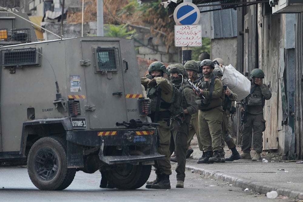 Israeli settlers storm al-Aqsa compound, IOF detain al-Khalil mayor