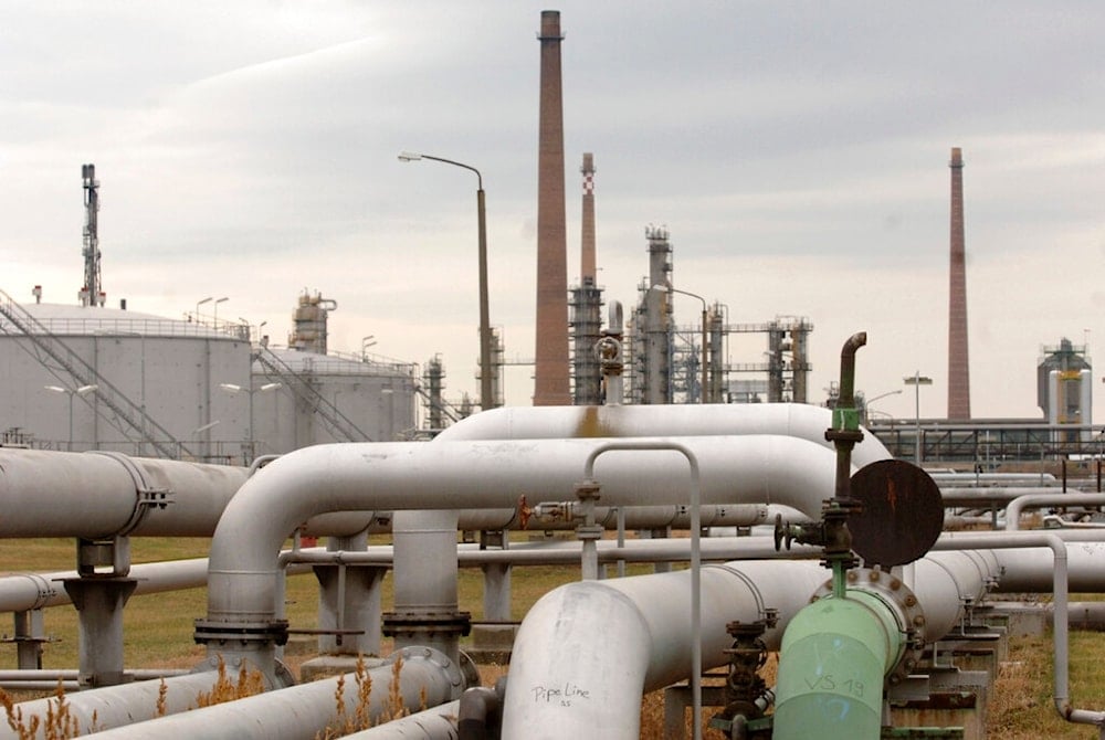 A general view of a pumping station at the end of the Druzhba oil pipeline in the east German refinery PCK in Schwedt, Wednesday, Jan. 10, 2007. (AP)
