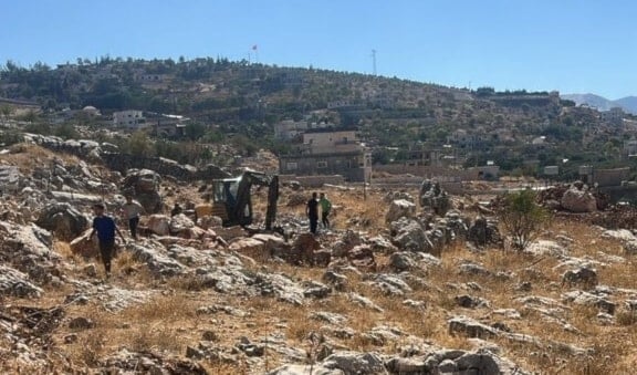 An excavator that was targeted by Israeli forces in Sohmor, Bekaa, Lebanon, September 29, 2025 (social media)