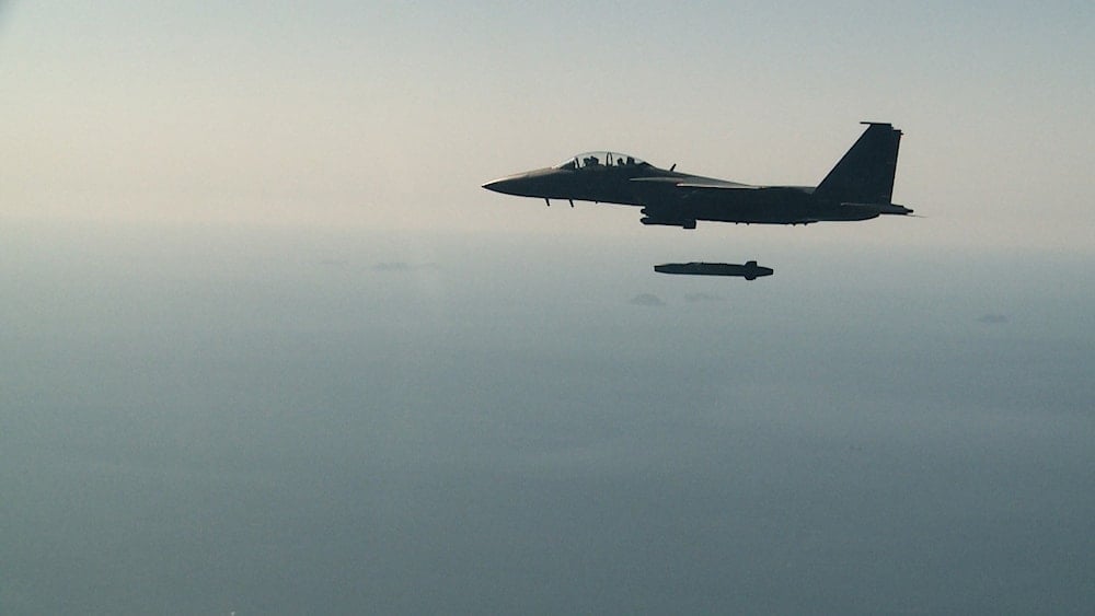 A South Korean air force F-15K fighter jet releases a Taurus missile during a drill off the country's western coast, South Korea, Wednesday, Sept. 13, 2017 (AP)