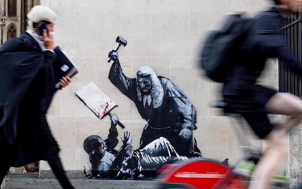 Banksy's latest appeared overnight on the side of the Royal Courts of Justice building in London. (social media)
